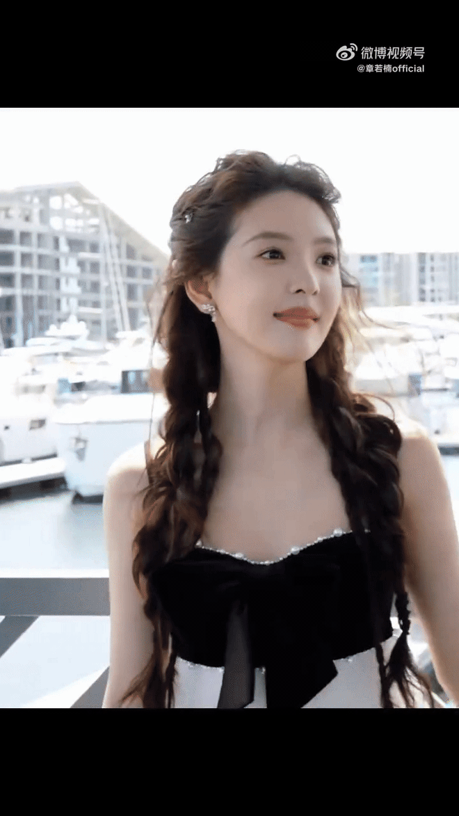 "Nữ thần thanh xuân" Chương Nhược Nam đi biển: Style đẹp đến mức phải dụi mắt 1000 lần- Ảnh 10.