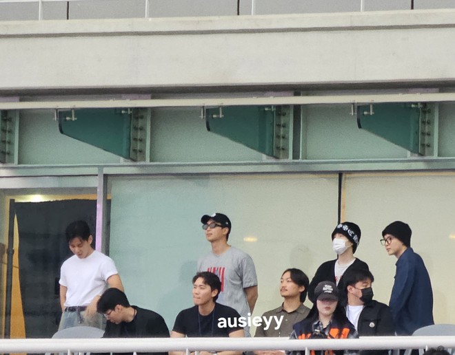 Suga (BTS) xuất ngũ hôm nay: "Không kèn không trống", không 1 bức ảnh hậu bị truy tố!- Ảnh 5. Suga (BTS) xuất ngũ hôm nay: "Không kèn không trống", không 1 bức ảnh hậu bị truy tố!- Ảnh 5.