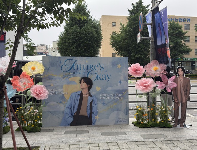 Suga (BTS) xuất ngũ hôm nay: "Không kèn không trống", không 1 bức ảnh hậu bị truy tố!- Ảnh 4. Suga (BTS) xuất ngũ hôm nay: "Không kèn không trống", không 1 bức ảnh hậu bị truy tố!- Ảnh 4.