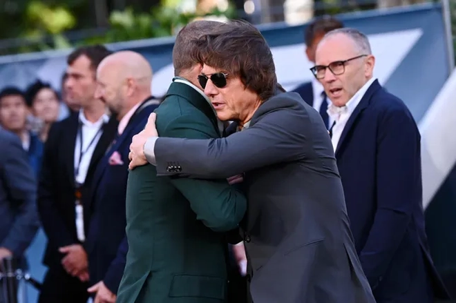 Brad Pitt và Tom Cruise tái hợp sau 24 năm- Ảnh 3. Brad Pitt và Tom Cruise tái hợp sau 24 năm- Ảnh 3.