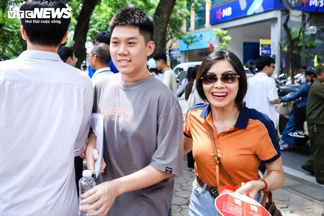 Thí sinh "vỗ ngực đôm đốp" tự tin đạt 9 điểm môn Văn tốt nghiệp- Ảnh 3.