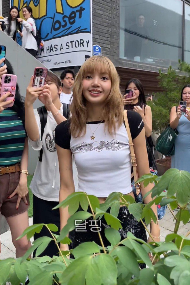 Lisa mở đại hội thanh lý quần áo lần đầu tiên: Nhiều đồ hiệu giá rẻ như cho, fan "rớt nước mắt" vì hời- Ảnh 2.