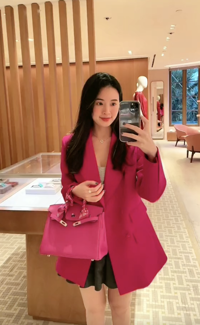 Trước khi được chồng tặng cùng lúc 2 chiếc Birkin tiền tỷ, Midu đã có sẵn bộ sưu tập Hermès khủng- Ảnh 6.