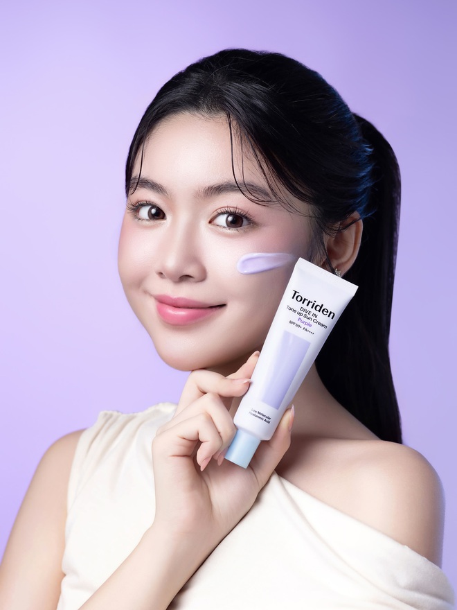 Lọ Lem “flex” danh phận đại sứ cho brand Hàn, kiếm tiền đỉnh thế tậu xe 8 tỷ cũng chẳng lạ!- Ảnh 2. Lọ Lem “flex” danh phận đại sứ cho brand Hàn, kiếm tiền đỉnh thế tậu xe 8 tỷ cũng chẳng lạ!- Ảnh 2.