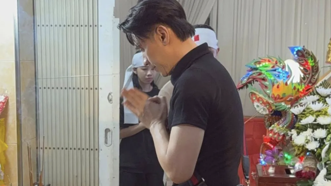 Nghệ sĩ đưa tiễn người mẫu Nam Phong về nơi an nghỉ