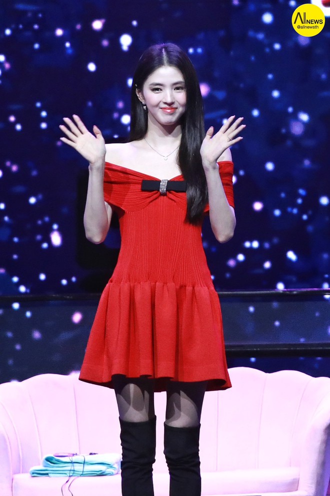 Han So Hee xoay fan quá trời, một lỗi nhỏ để lộ tình trạng dạo này- Ảnh 3. Han So Hee xoay fan quá trời, một lỗi nhỏ để lộ tình trạng dạo này- Ảnh 3.
