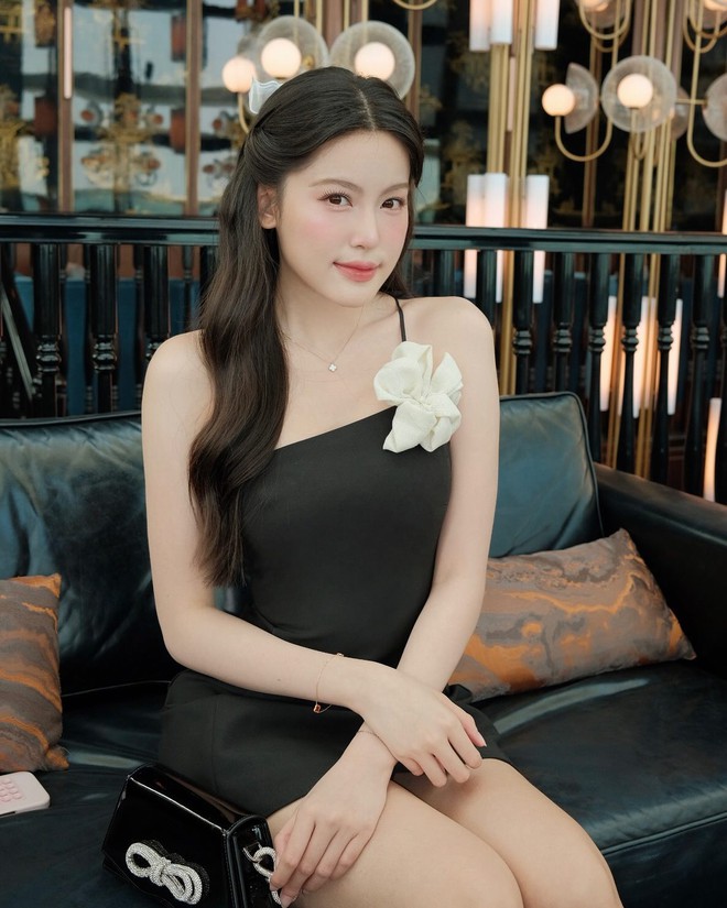 Bạn gái HIEUTHUHAI đổi style, dân tình đua nhau nhắc lại drama cũ- Ảnh 10. Bạn gái HIEUTHUHAI đổi style, dân tình đua nhau nhắc lại drama cũ- Ảnh 10.