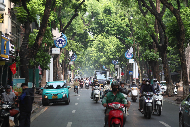 Du lịch Hà Nội thế nào khi xe máy chạy xăng bị cấm từ vành đai 1?- Ảnh 2.
