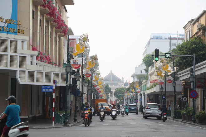 Du lịch Hà Nội thế nào khi xe máy chạy xăng bị cấm từ vành đai 1?- Ảnh 1.
