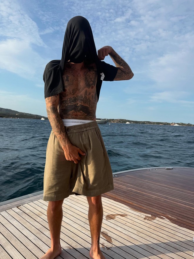 Nam thần Kpop ngày càng giống Justin Bieber, lần này quá trớn rồi!- Ảnh 10.