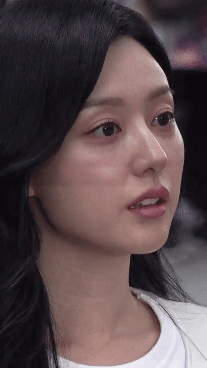 Kim Ji Won bị quay không thể cận hơn- Ảnh 4.
