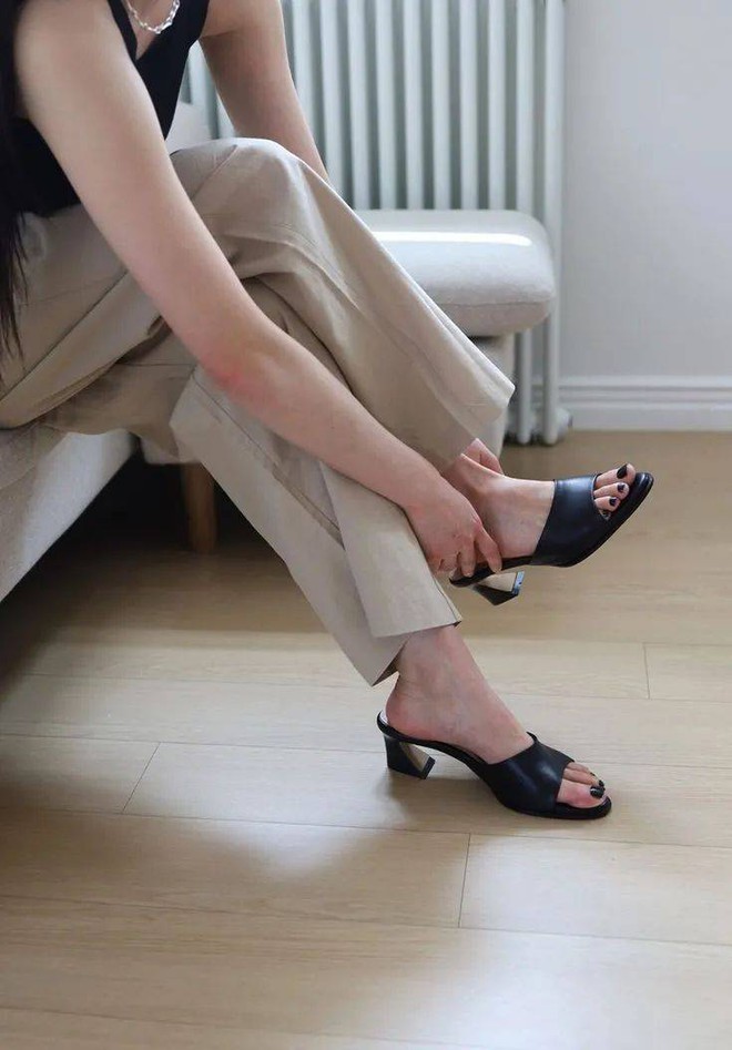Hè này không sắm 1 trong 4 đôi dép này là tụt trend thật rồi!- Ảnh 16.