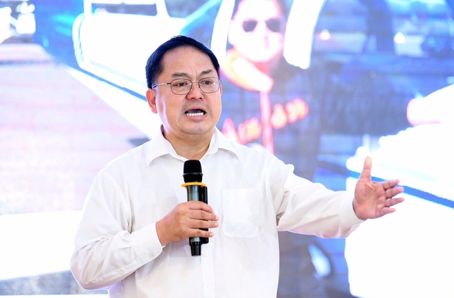 Những hình ảnh đời thường gần gũi, luôn sống hết mình của ông Hoàng Nam Tiến- Ảnh 4.