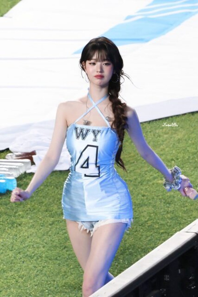 "Công chúa Kpop" Jang Won Young hứng gạch tan nát vì mặc váy bó ngắn cũn cỡn, hóa ra là đồng đội "chỉ điểm"- Ảnh 6.