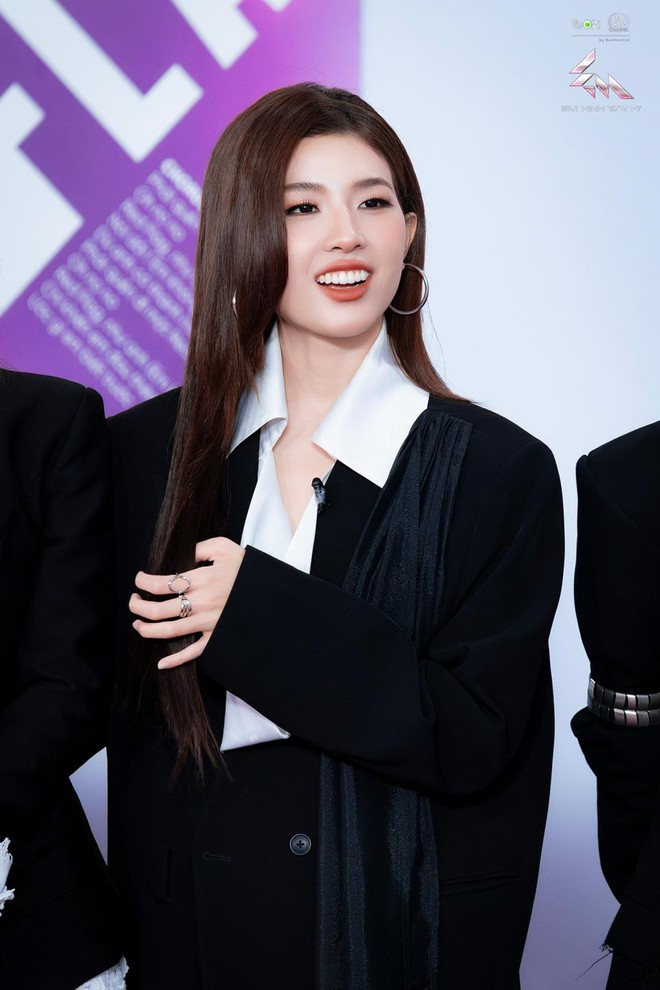 Em Xinh xinh như Suzy bị khui ảnh quá khứ, visual lạ cỡ này bảo sao không bị nói Em Xinh xinh như Suzy bị khui ảnh quá khứ, visual lạ cỡ này bảo sao không bị nói