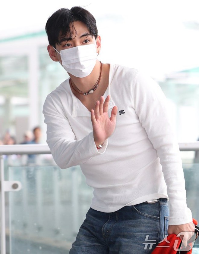 V (BTS), Suzy lên đường cho chuyến đi đặc biệt: Màn khoe cơ bắp của nam thần BTS gây lo ngại- Ảnh 4.