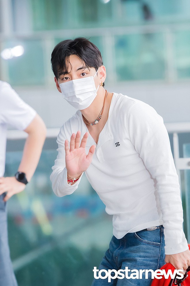 V (BTS), Suzy lên đường cho chuyến đi đặc biệt: Màn khoe cơ bắp của nam thần BTS gây lo ngại- Ảnh 3.