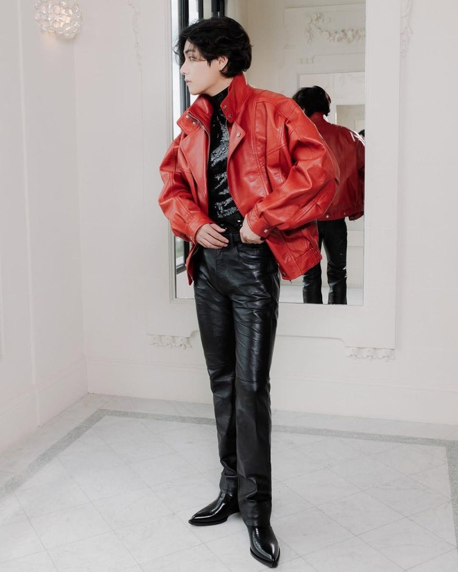 V (BTS), Suzy lên đường cho chuyến đi đặc biệt: Màn khoe cơ bắp của nam thần BTS gây lo ngại- Ảnh 10.
