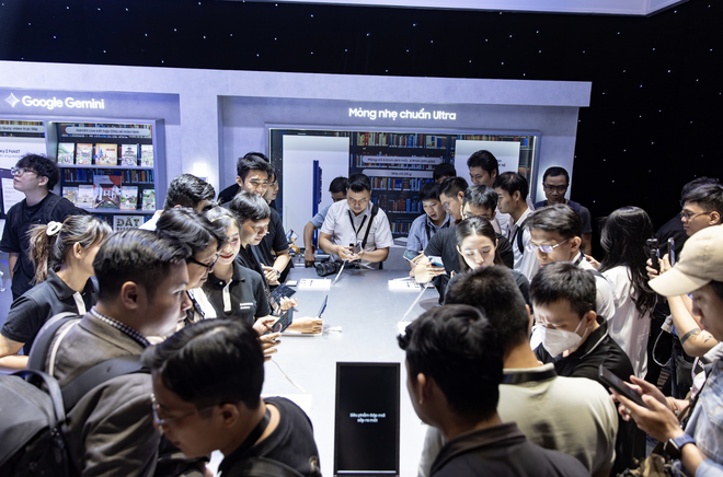Tóc Tiên, Minh Hằng cùng loạt influencer Việt khuấy đảo sự kiện, hào hứng trải nghiệm smartphone gập mở Galaxy Z Fold7, Galaxy Z Flip7- Ảnh 21.