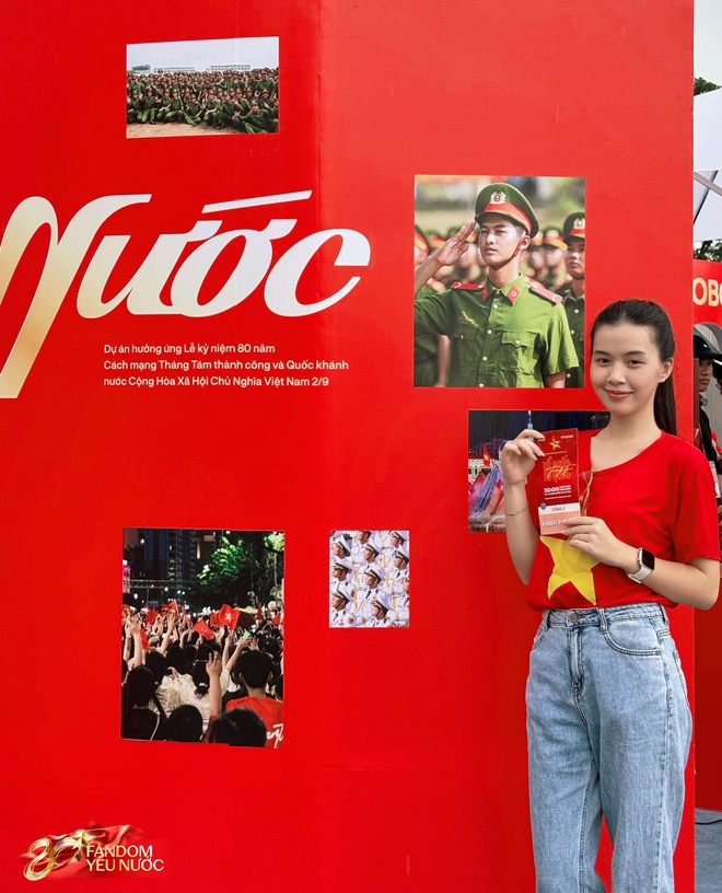 Ùn ùn kéo đến Booth Fandom Yêu Nước tại SVĐ Mỹ Đình, săn bằng được combo khăn - túi - áo hot nhất lúc này- Ảnh 12.