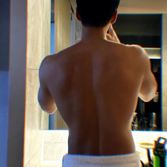 Tình cũ của Jisoo giữ body 6 múi đẹp như tạc bằng cách không tưởng- Ảnh 8.