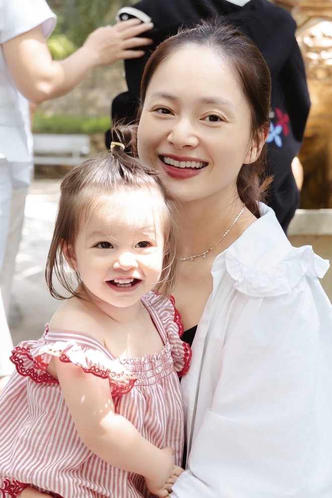 Lan Phương hậu ly hôn chồng Tây: "Không suy nghĩ nhiều, sống cách biệt với mọi thứ, chỉ có mình và 2 con"- Ảnh 4.