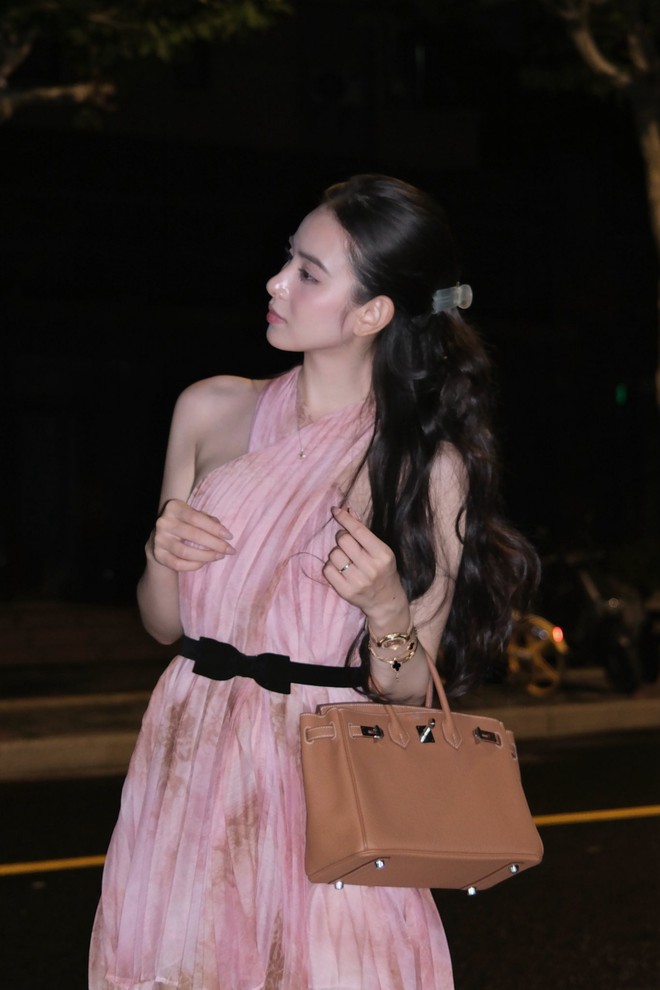 Cây đồ hiệu tiền tỷ khiến Hương Liên vướng bão thị phi, bị nghi dùng đồ fake: Chính chủ lên tiếng- Ảnh 4.
