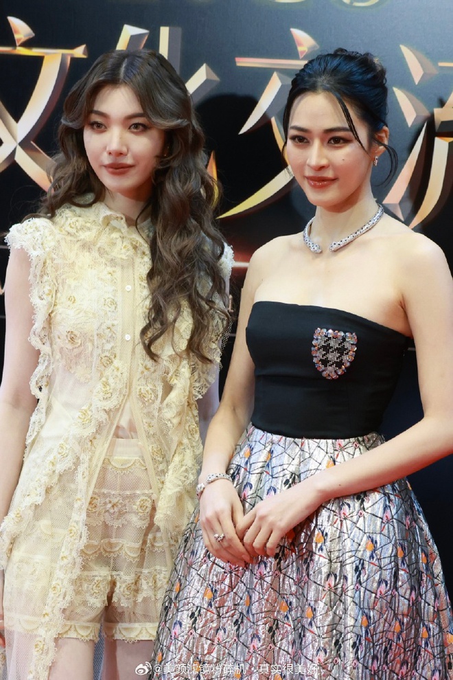 Cặp đôi "bách hợp" hot nhất showbiz bị tố không coi ai ra gì, "hành" BTC đến khổ giữa sự kiện- Ảnh 2.