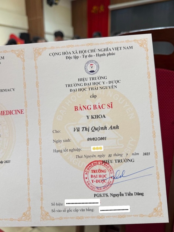 "Chị áo phao đen" khoe bằng bác sĩ Y Khoa, ĐH Y - Dược: Giao diện 1 đằng, trình độ 1 nẻo là đây!- Ảnh 2.