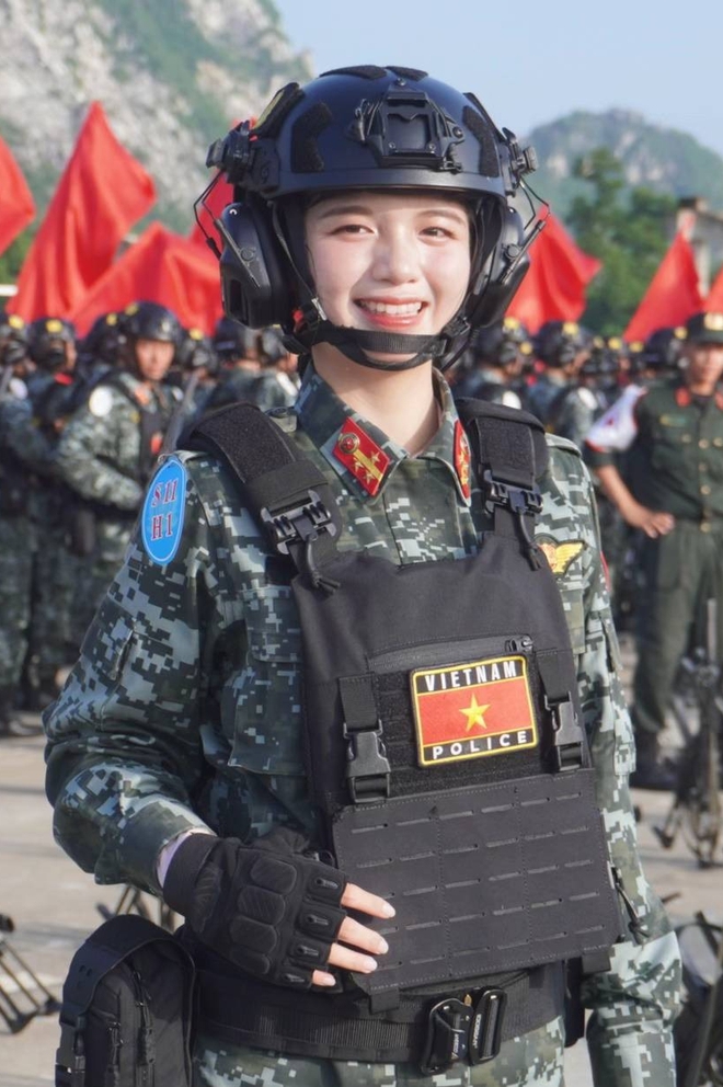 Nữ chiến sĩ đạt 1 triệu like hé lộ "bí mật" sau nhan sắc như kiệt tác, rung động lòng người- Ảnh 4.