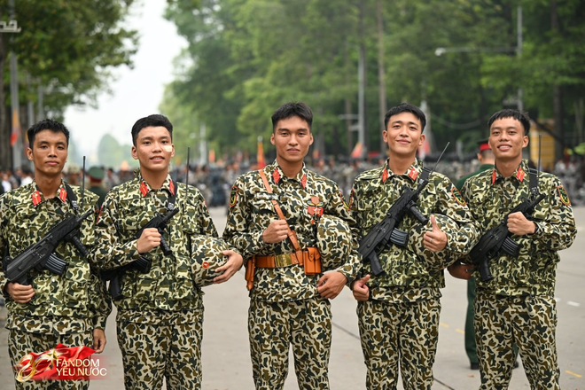 Tôi đi bộ 10.000 bước, len lỏi 9 tiếng trên phố ngày Tổng hợp luyện đầu tiên ở Hà Nội và thấy những điều “không chiếu trên TV”- Ảnh 15.