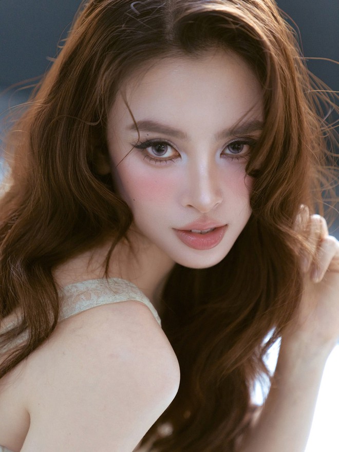 Tiểu Vy ngày càng gợi cảm- Ảnh 1.