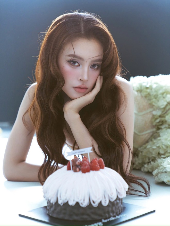 Tiểu Vy ngày càng gợi cảm- Ảnh 2.