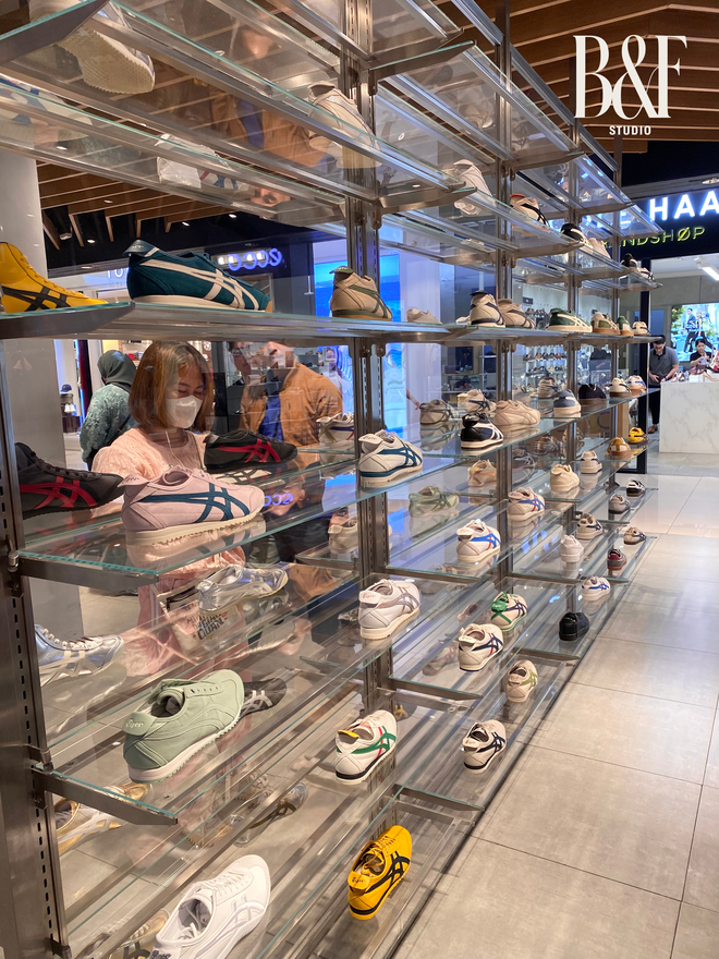 Test nhân viên bán hàng tại Saigon Centre sau drama thái độ: Onitsuka Tiger và loạt store bị réo tên giờ ra sao?- Ảnh 5.