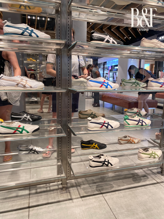 Test nhân viên bán hàng tại Saigon Centre sau drama thái độ: Onitsuka Tiger và loạt store bị réo tên giờ ra sao?- Ảnh 6.