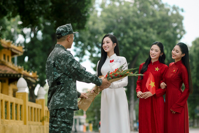 Thiếu tá Công an nhập vai "girl phố" Mai Ly lan tỏa lòng tự hào dân tộc qua tà áo dài truyền thống- Ảnh 9.