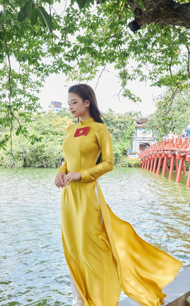 Thiếu tá Công an nhập vai "girl phố" Mai Ly lan tỏa lòng tự hào dân tộc qua tà áo dài truyền thống- Ảnh 2.