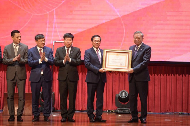 Nguyên Phó Chủ tịch nước Nguyễn Thị Bình được phong Anh hùng Lao động- Ảnh 4.