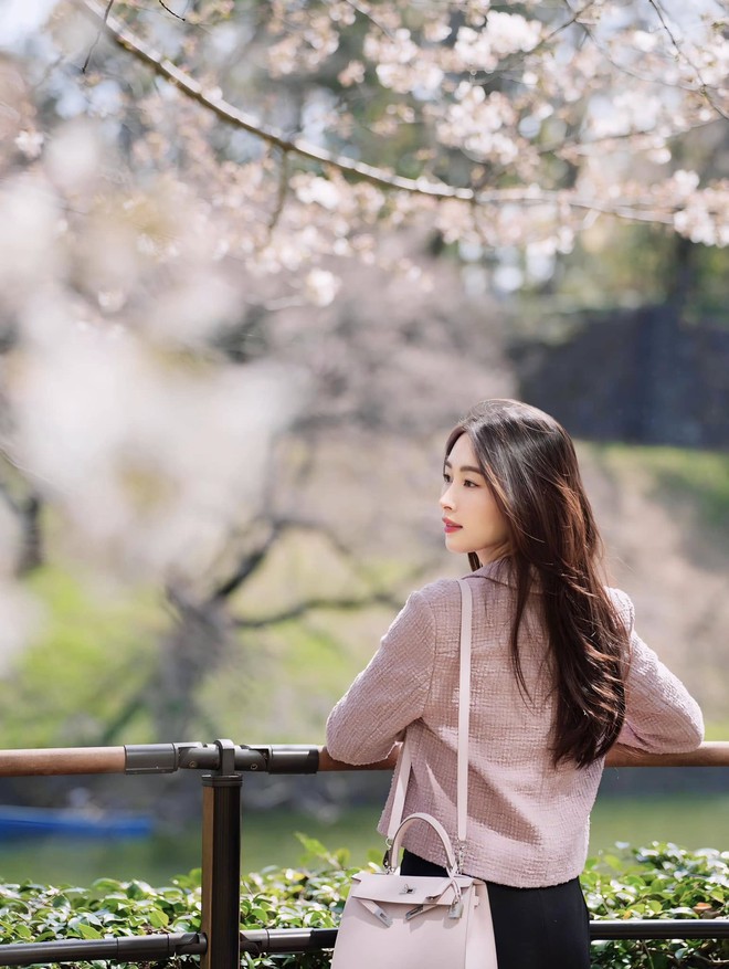 C&aacute;ch d&ugrave;ng t&uacute;i hiệu chọn lọc của d&acirc;u h&agrave;o m&ocirc;n ki&ecirc;m "thần ti&ecirc;n tỷ tỷ" Việt Nam- Ảnh 2.