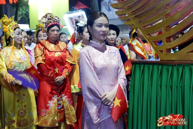 Dàn sao tại buổi sơ duyệt Đại lễ 2/9: Đen Vâu - Hoàng Thùy Linh chung khung hình, Tiểu Vy - Lương Thùy Linh rạng rỡ qua camera thường- Ảnh 4.