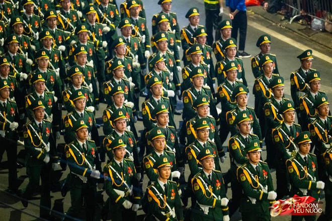 C&aacute;c khối diễu binh đi qua từng tuyến đường trong tiếng h&ograve; reo của người d&acirc;n: Tự h&agrave;o qu&aacute; Tổ quốc ơi!- Ảnh 47.
