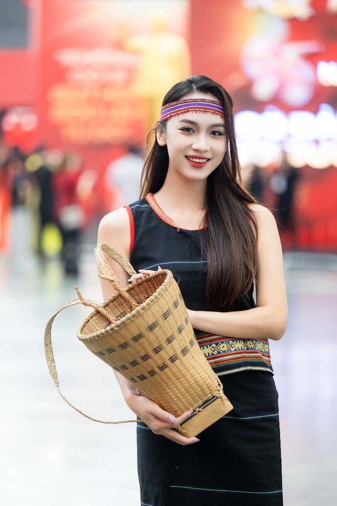 Học sinh, sinh viên đi 20km đến xem tận mắt triển lãm lịch sử hot nhất Đại lễ 2/9: Bầu trời hoà bình thật đẹp- Ảnh 11.