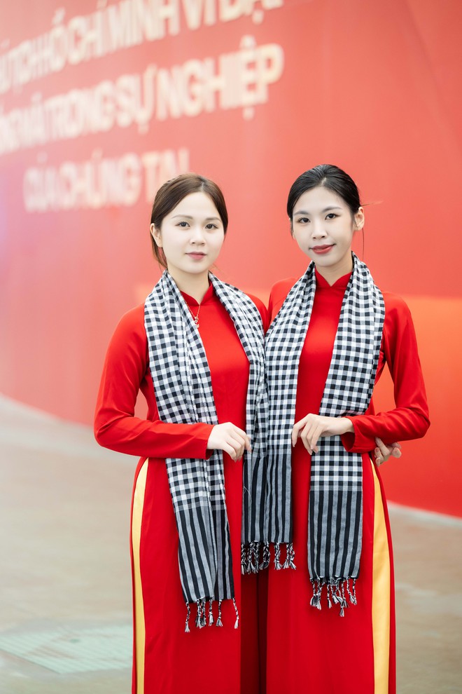 Học sinh, sinh viên đi 20km đến xem tận mắt triển lãm lịch sử hot nhất Đại lễ 2/9: Bầu trời hoà bình thật đẹp- Ảnh 12.