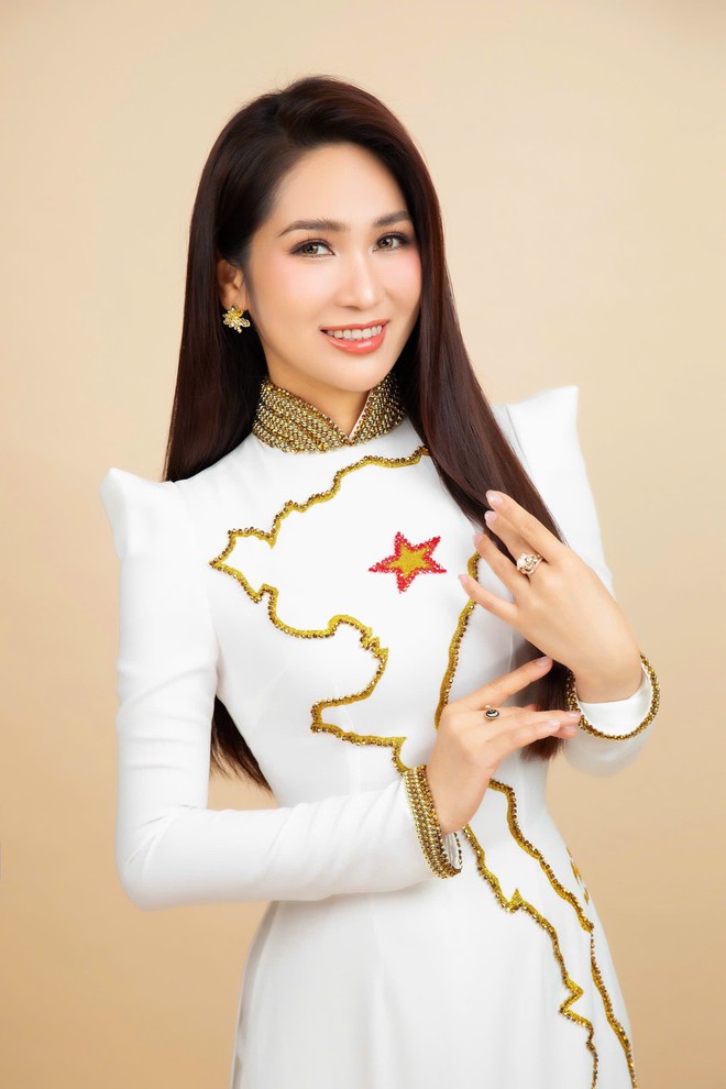 Nghệ sĩ Việt rộ trào lưu thời trang yêu nước- Ảnh 4.