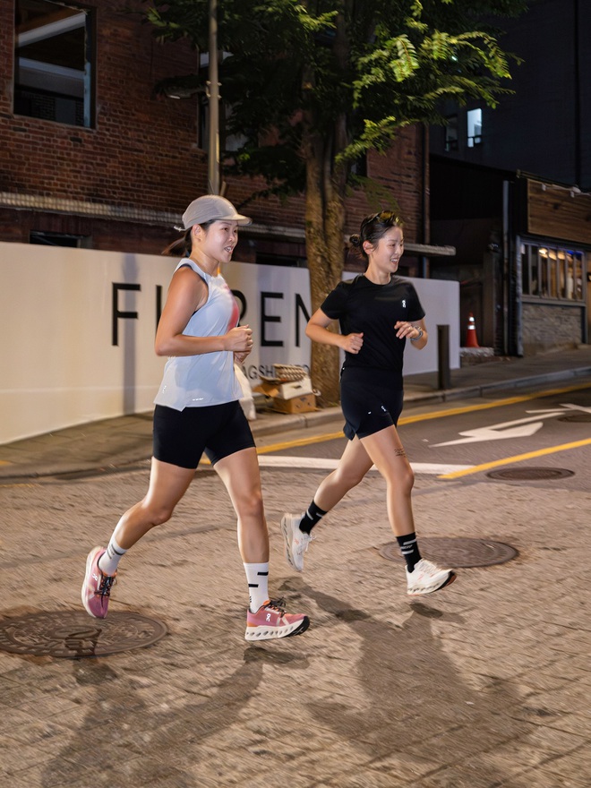 ON - Từ thất bại khi đòi gắn “ống nước” vào giày Nike, giờ sắp vượt mặt Nike tới nơi- Ảnh 5. ON - Từ thất bại khi đòi gắn “ống nước” vào giày Nike, giờ sắp vượt mặt Nike tới nơi- Ảnh 5.