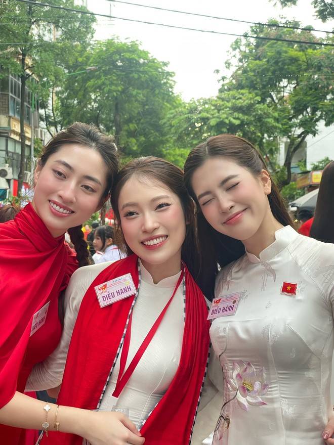 Tiểu Vy tham gia tổng duyệt, tranh thủ đọ sắc cùng đồng chí công an "girl phố"- Ảnh 5.