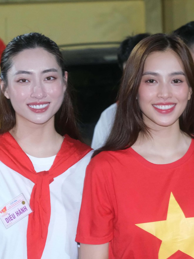 Tiểu Vy tham gia tổng duyệt, tranh thủ đọ sắc cùng đồng chí công an "girl phố"- Ảnh 10.