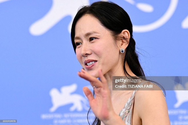 Nhan sắc tuổi 43 của Son Ye Jin dưới ống kính hung thần- Ảnh 6. Nhan sắc tuổi 43 của Son Ye Jin dưới ống kính hung thần- Ảnh 6.