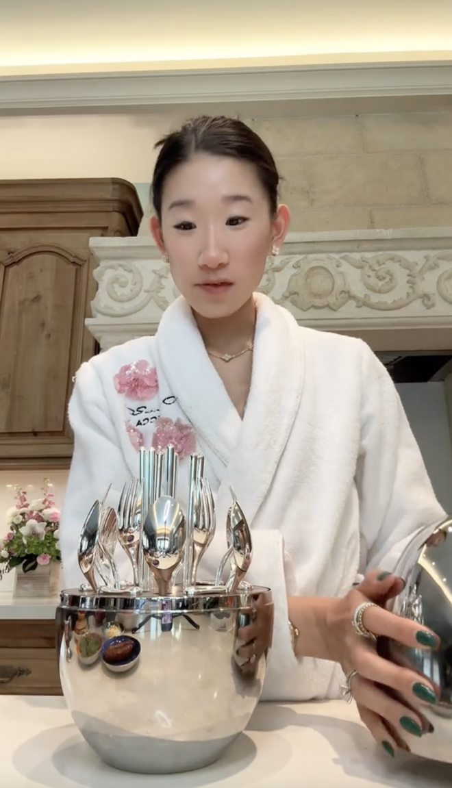 Drama căng đét của giới siêu giàu: Tiểu thư thung lũng Silicon bị nữ tỷ phú "bóc phốt" dùng hàng fake- Ảnh 12.