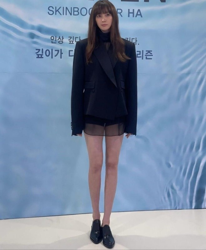 Body tuổi 45 đẹp "vô thực" của bà xã Won Bin: Đôi chân lướt đến đâu phát sáng đến đó nhờ 3 bí quyết- Ảnh 2.